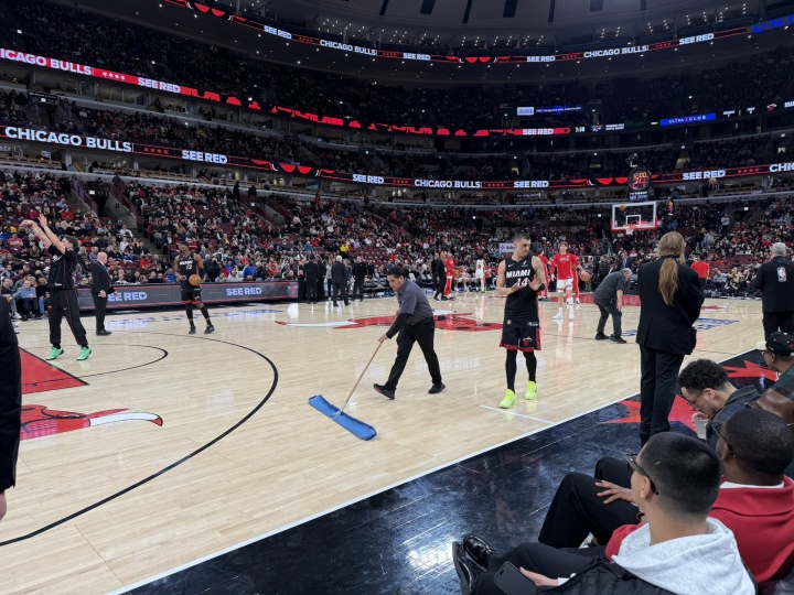 开云体育官网-公牛热火比赛苦等俩小时最终延期！NBA是否有过同样奇葩的事？