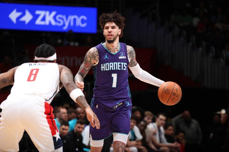 开云体育app-三球三节37+8+7+10三分生涯新高 黄蜂大胜奇才近14战11胜